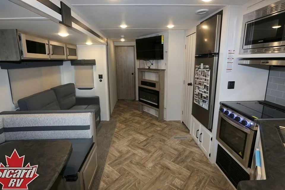 Jacob's Palomino 28BHSS PUMA Travel Trailer