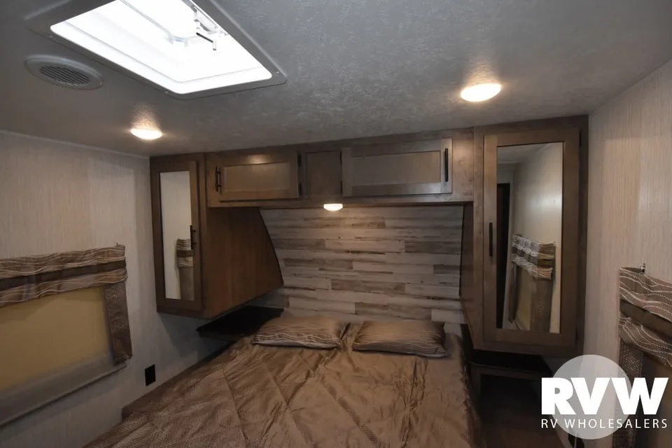 Jacob's Palomino 28BHSS PUMA Travel Trailer