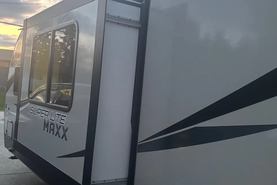 Robert 's Starcraft Superlite Travel Trailer