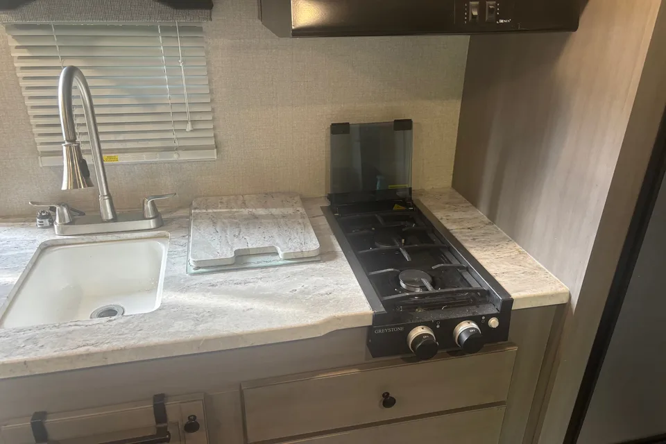 Robert 's Starcraft Superlite Travel Trailer