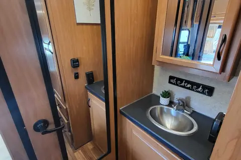 2017 Thor Majestic 23a Class C - Hudson - Unlimited Miles