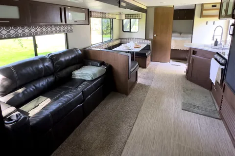 Forest River Avenger ATI 27DBS Travel Trailer