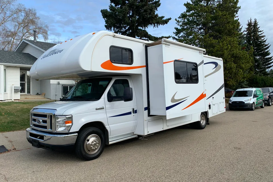 Little Missy's Forest River 2700DS Class C