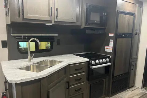 The Campbell's Starcraft 26BHS Travel Trailer