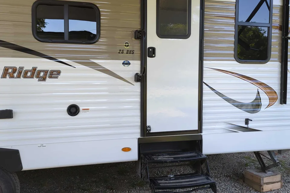 The Campbell's Starcraft 26BHS Travel Trailer
