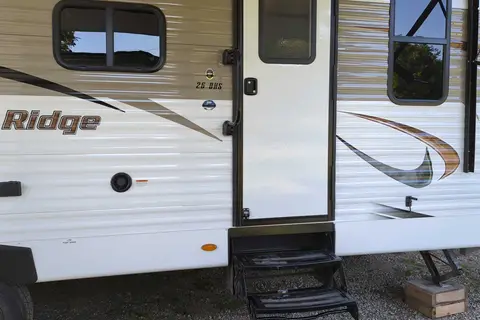 The Campbell's Starcraft 26BHS Travel Trailer