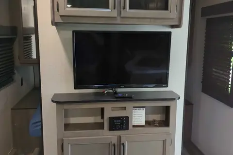 The Campbell's Starcraft 26BHS Travel Trailer