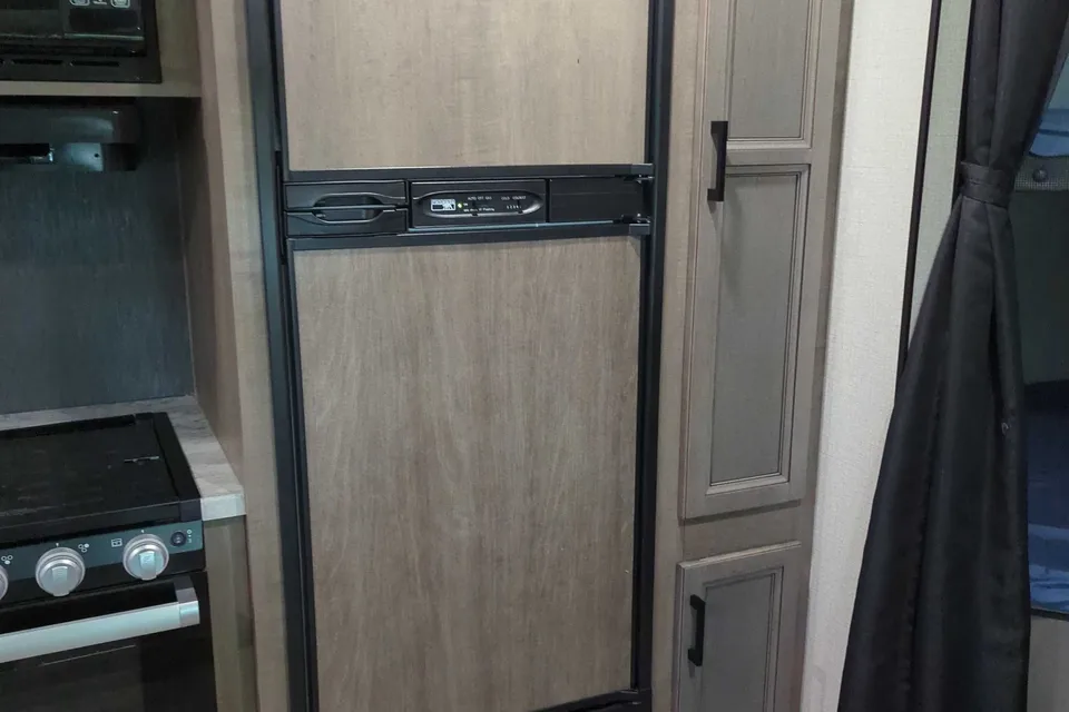 The Campbell's Starcraft 26BHS Travel Trailer