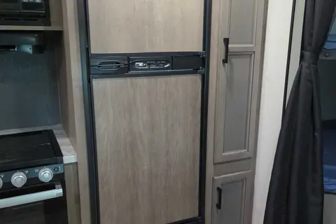 The Campbell's Starcraft 26BHS Travel Trailer
