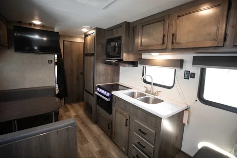 Clean & Fully Equipped Family Bunkhouse – Easy Setup Starcraft 26BH