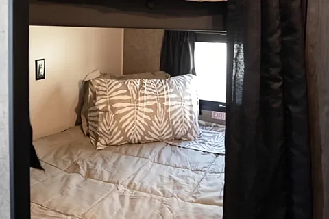 Clean & Fully Equipped Family Bunkhouse – Easy Setup Starcraft 26BH