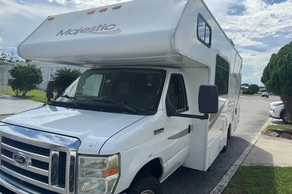 Thor Motor Coach Majestic Class C