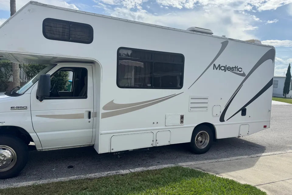 Thor Motor Coach Majestic Class C