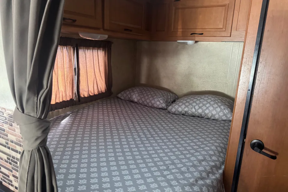 Thor Motor Coach Majestic Class C