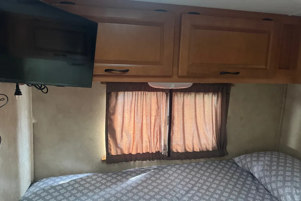 Thor Motor Coach Majestic Class C