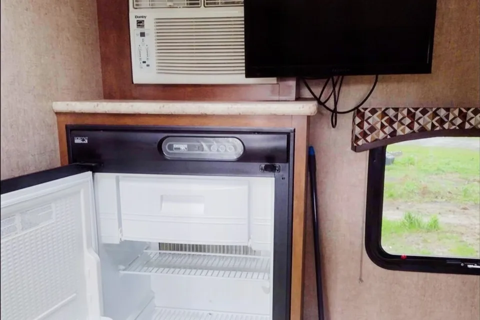 "The Cabin" Sonic 169VBH 