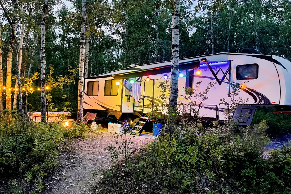 CRT’s Immaculate Sabre 38BHS Fifth Wheel