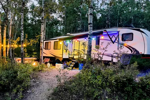 CRT’s Immaculate Sabre 38BHS Fifth Wheel