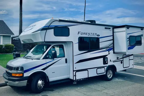 SUPER CLEAN 2025 FORESTER 24' (PET FRIENDLY)