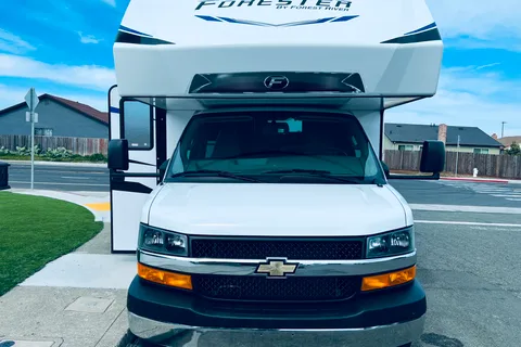 SUPER CLEAN 2025 FORESTER 24' (PET FRIENDLY)