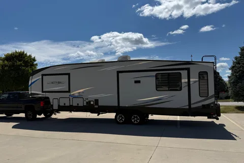 Arctic Wolf 38ft Fifth Wheel