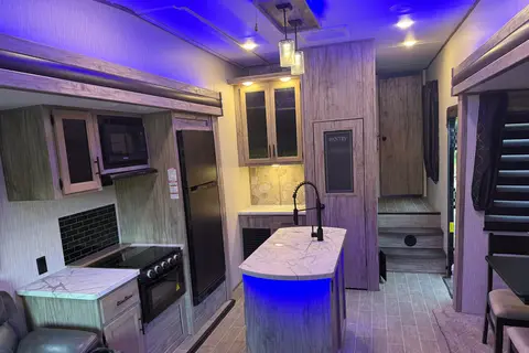 Arctic Wolf 38ft Fifth Wheel