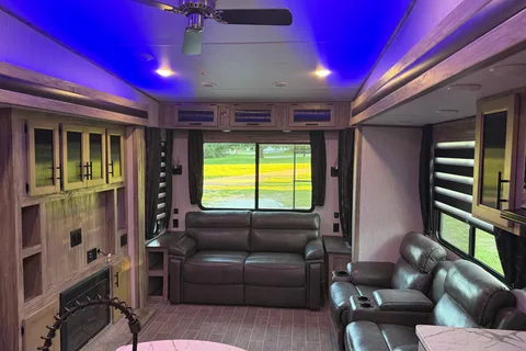 Arctic Wolf 38ft Fifth Wheel