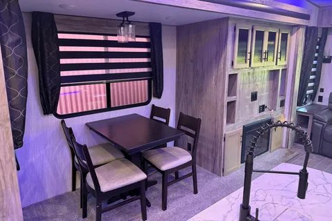 Arctic Wolf 38ft Fifth Wheel
