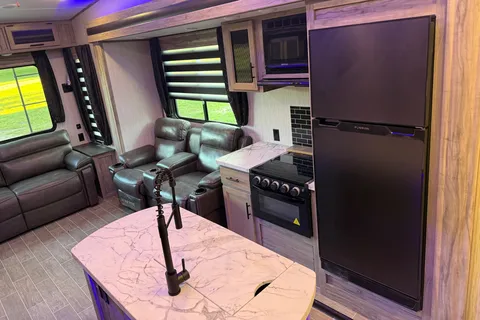 Arctic Wolf 38ft Fifth Wheel