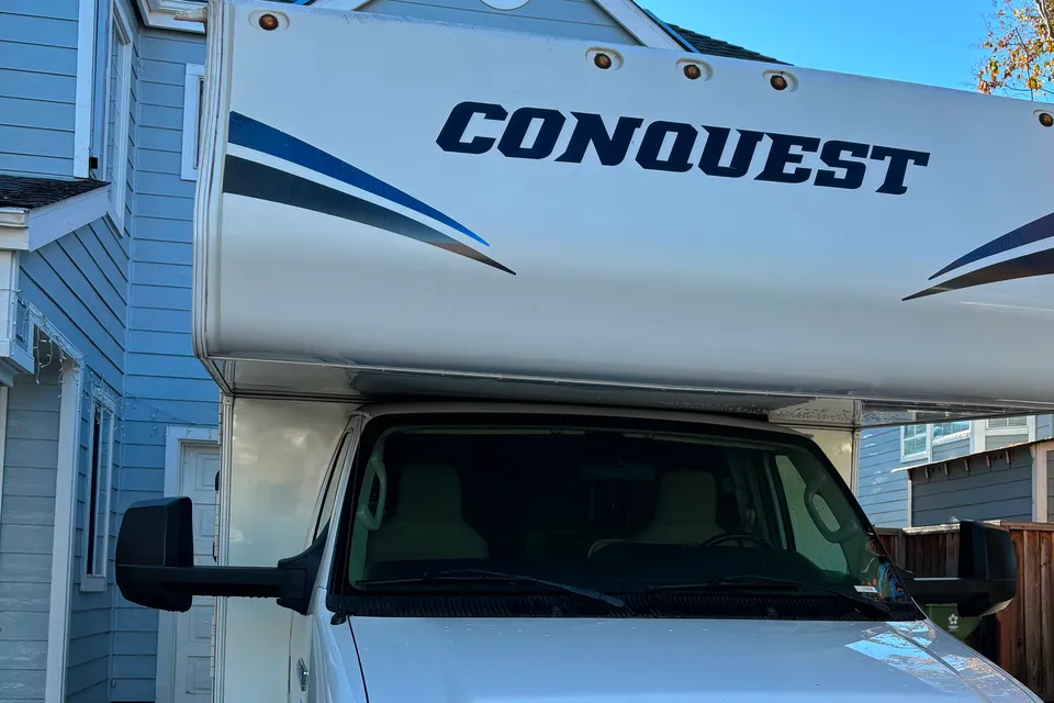 Mint 2019 Gulf Stream Conquest Class C