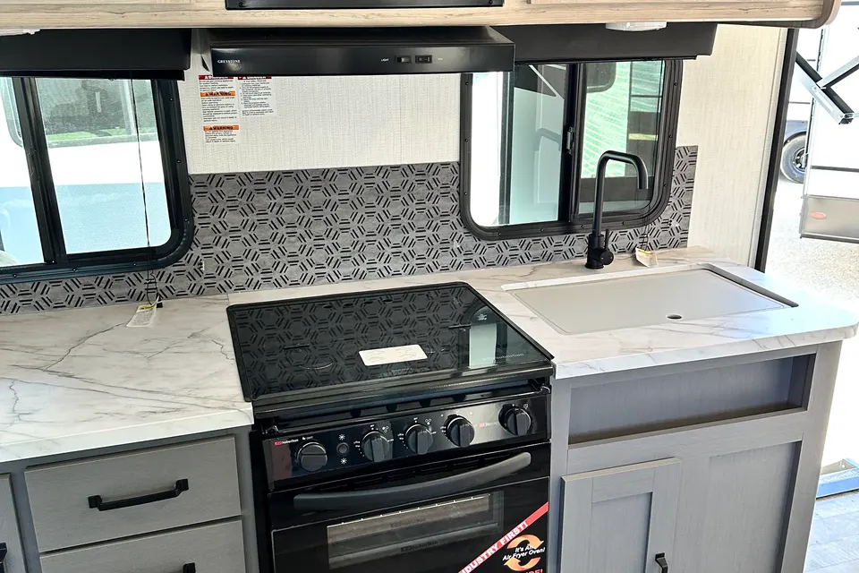 Danielle's Strathmore Heartland Sundance Ultra Lite 221RB Travel Trailer