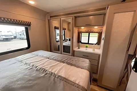 WiFi - LUXURIOUS - Sleeps 7 - Fits in State Parks