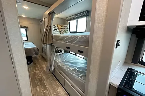 WiFi - LUXURIOUS - Sleeps 7 - Fits in State Parks