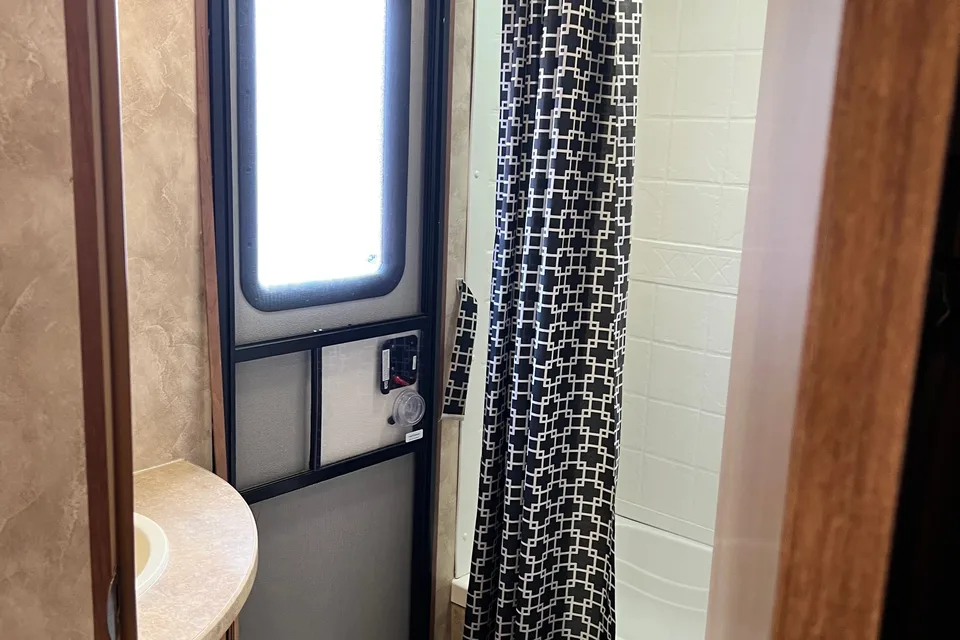 Andre and Steph's Crossroads ST240BH Travel Trailer