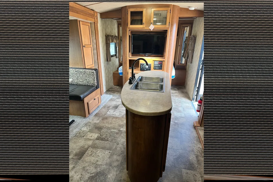 Andre and Steph's Crossroads ST240BH Travel Trailer