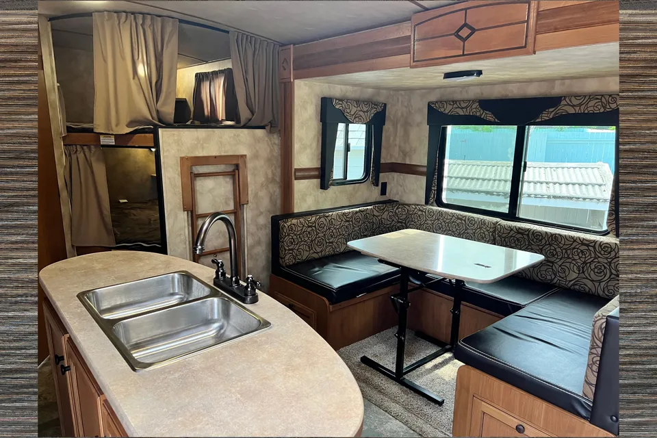 Andre and Steph's Crossroads ST240BH Travel Trailer