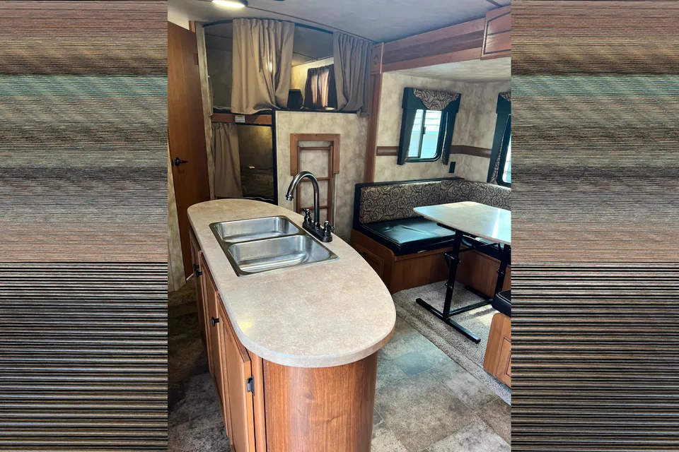 Andre and Steph's Crossroads ST240BH Travel Trailer