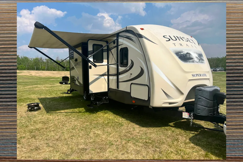 Andre and Steph's Crossroads ST240BH Travel Trailer