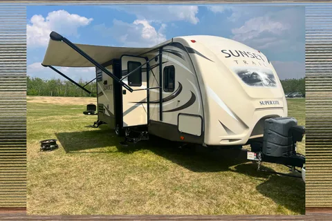 Andre and Steph's Crossroads ST240BH Travel Trailer