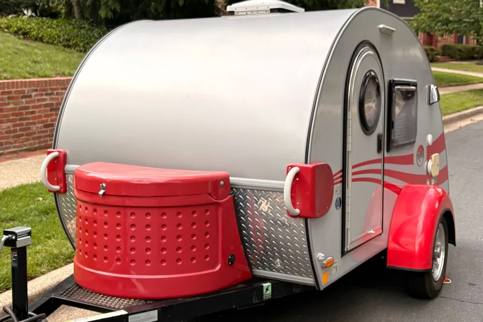 2016 NUCAMP T@G. SO LIGHT IT CAN BE TOWED WITH A BICYCLE!