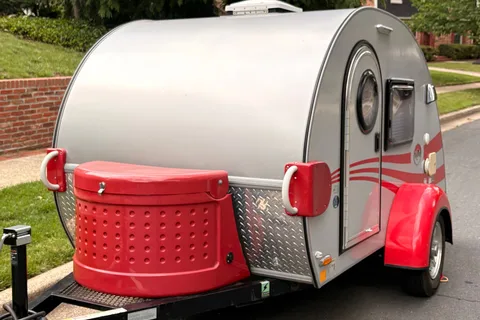 2016 NUCAMP T@G. SO LIGHT IT CAN BE TOWED WITH A BICYCLE!