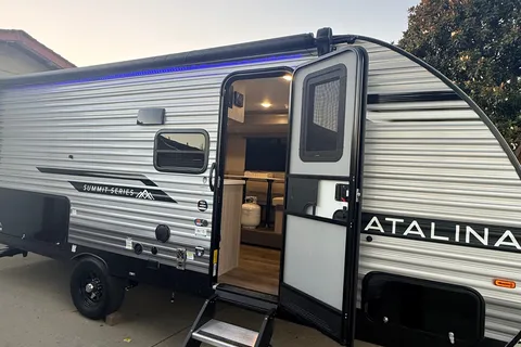 Brand New Coachmen Catalina summit series 7 Travel Trailer