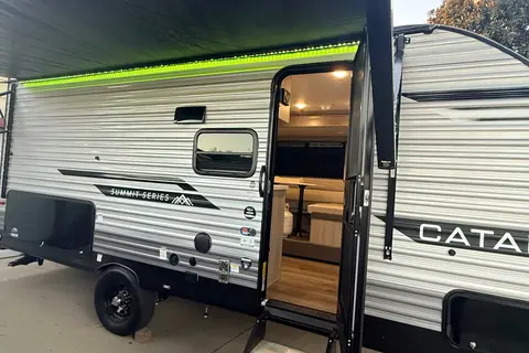 Brand New Coachmen Catalina summit series 7 Travel Trailer