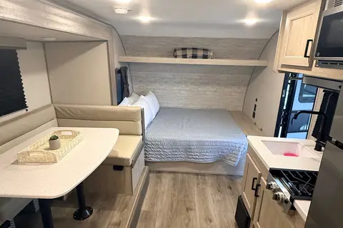 Brand New Coachmen Catalina summit series 7 Travel Trailer