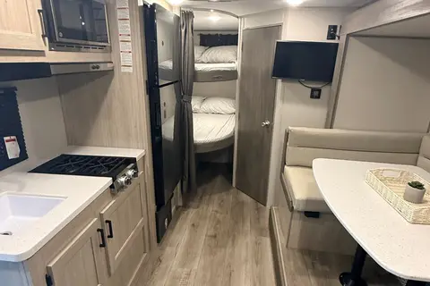 Brand New Coachmen Catalina summit series 7 Travel Trailer