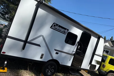 Super-Lightweight 2025 Coleman Light 17BX • Sleeps 5 • Delivery Available • Pet-Friendly