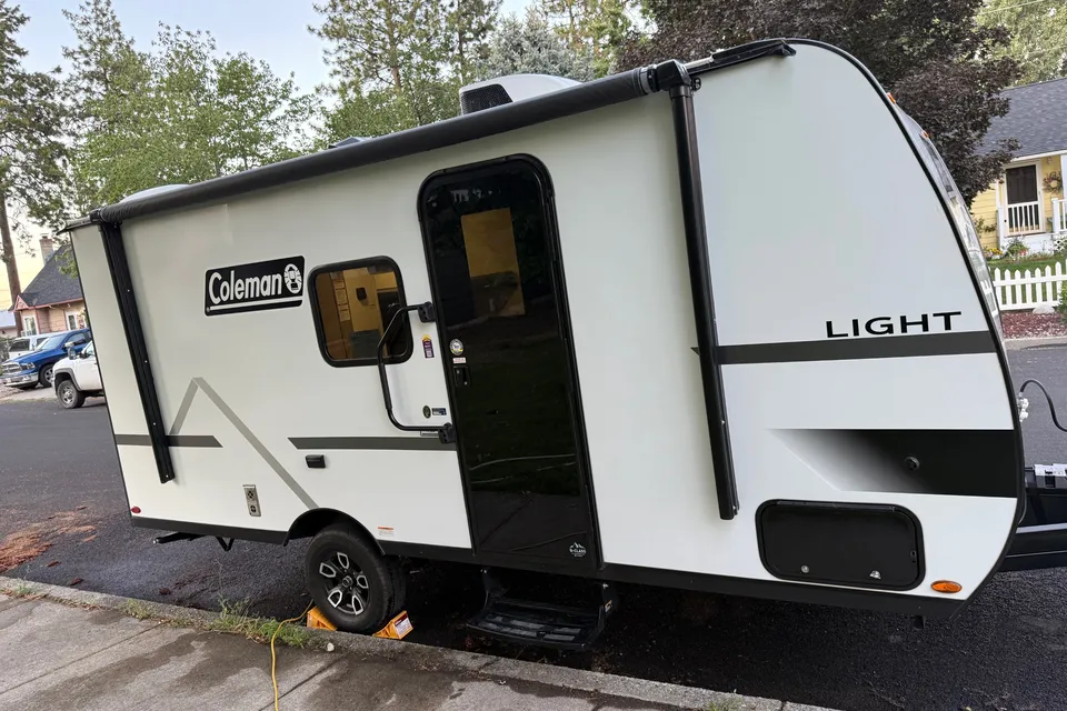 Super-Lightweight 2025 Coleman Light 17BX • Sleeps 5 • Delivery Available • Pet-Friendly