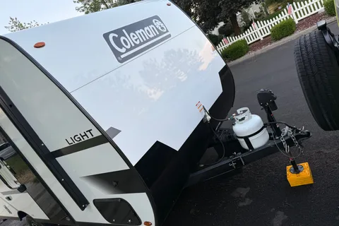 Super-Lightweight 2025 Coleman Light 17BX • Sleeps 5 • Delivery Available • Pet-Friendly