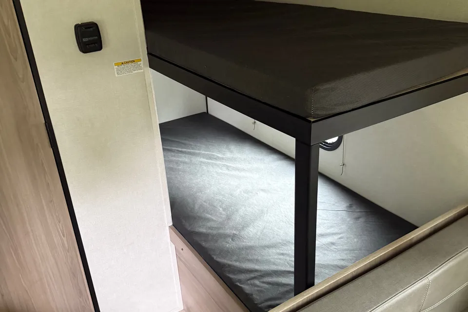 Super-Lightweight 2025 Coleman Light 17BX • Sleeps 5 • Delivery Available • Pet-Friendly