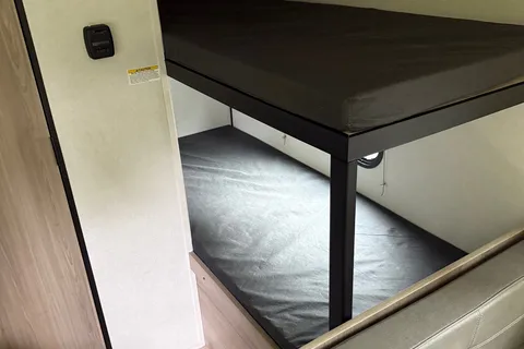 Super-Lightweight 2025 Coleman Light 17BX • Sleeps 5 • Delivery Available • Pet-Friendly